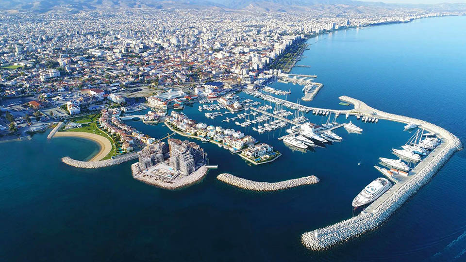 Puerto deportivo de lujo de Limassol en la isla de Chipre