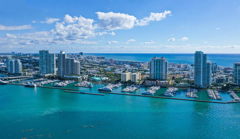 роскошная пристань для яхт Майами-Бич во Флориде, США