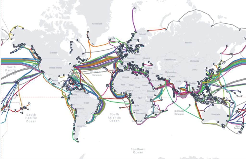 世界中の水中インターネット ネットワーク データ ラインの地図