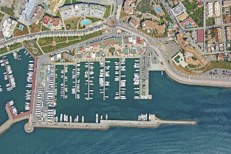 småbåtshamnen i Ibiza SPANIEN